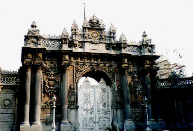 ''Treasury Gate'' von ''Dolma Bahce''