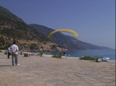 Fallschirmspringen am Strand von Ölüdeniz