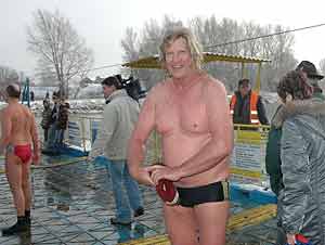 Carlos - alias Wetpants: 2008 Januar - auf der Fähre nach dem 500m-Schwimmen in der March 