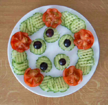 © Regina F. Rau:  bunter Gemüse-Salat-Teller (Bild 1)