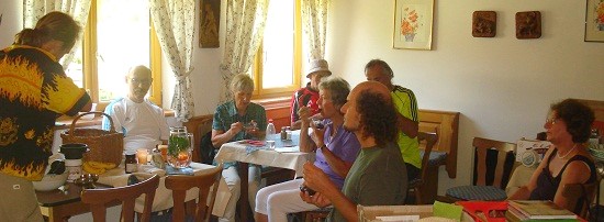 Bruno Weihsbrodt beim zubereiten der Bananen-Creme