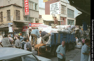 Die Marktstraßen beim "Kapali Carsisi" (geschlossenen Markt) - © www.quovadimus.org/turkey99: Istanbul