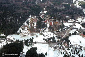 Betonwüsten in den Rumänischen Südkarpaten - hier Poiana Brasov - © www.simona-doxan.deltanet-ro/poianabv-htm_poiana1.jpg